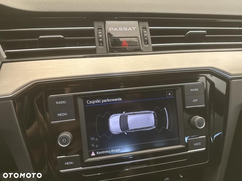 Volkswagen Passat - 16