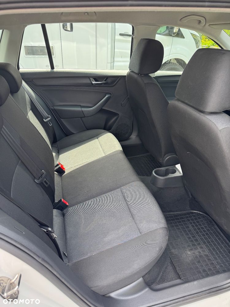 Skoda RAPID 1.0 TSI Active - 6