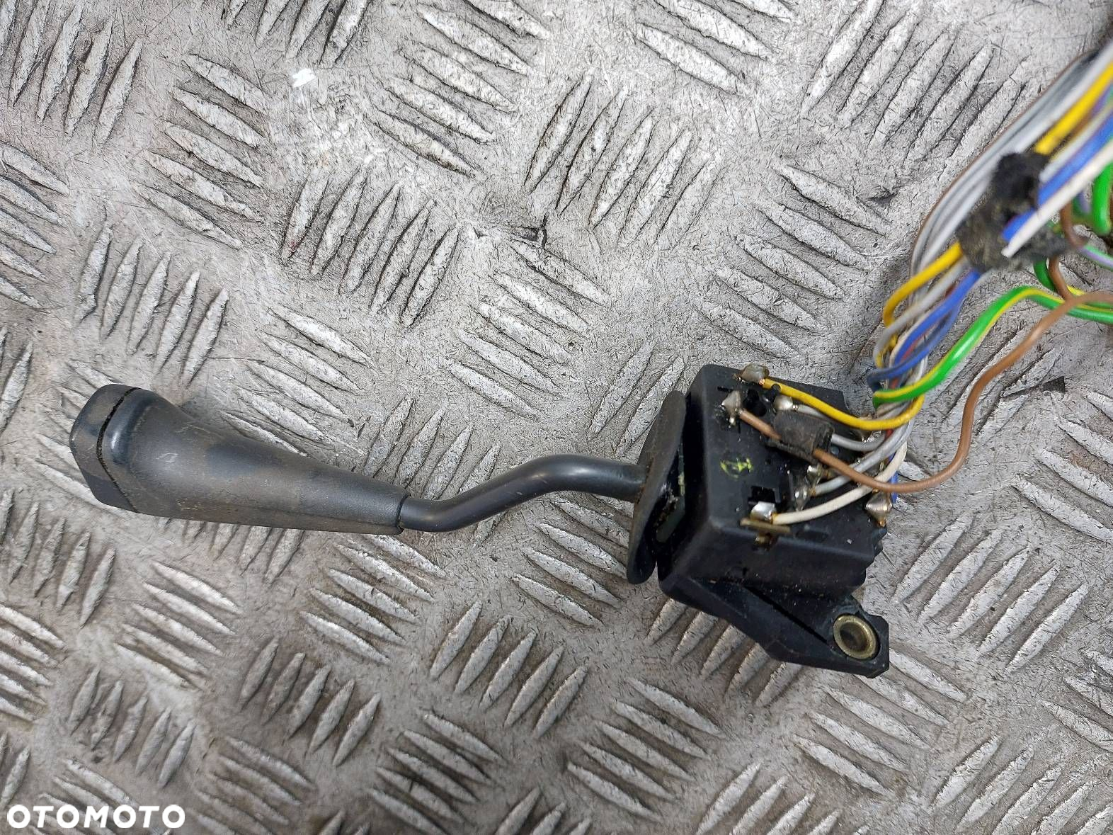 MANETKA PRZEŁĄCZNIK KIERUNKOWSKAZÓW BMW E30 1367001 - 3