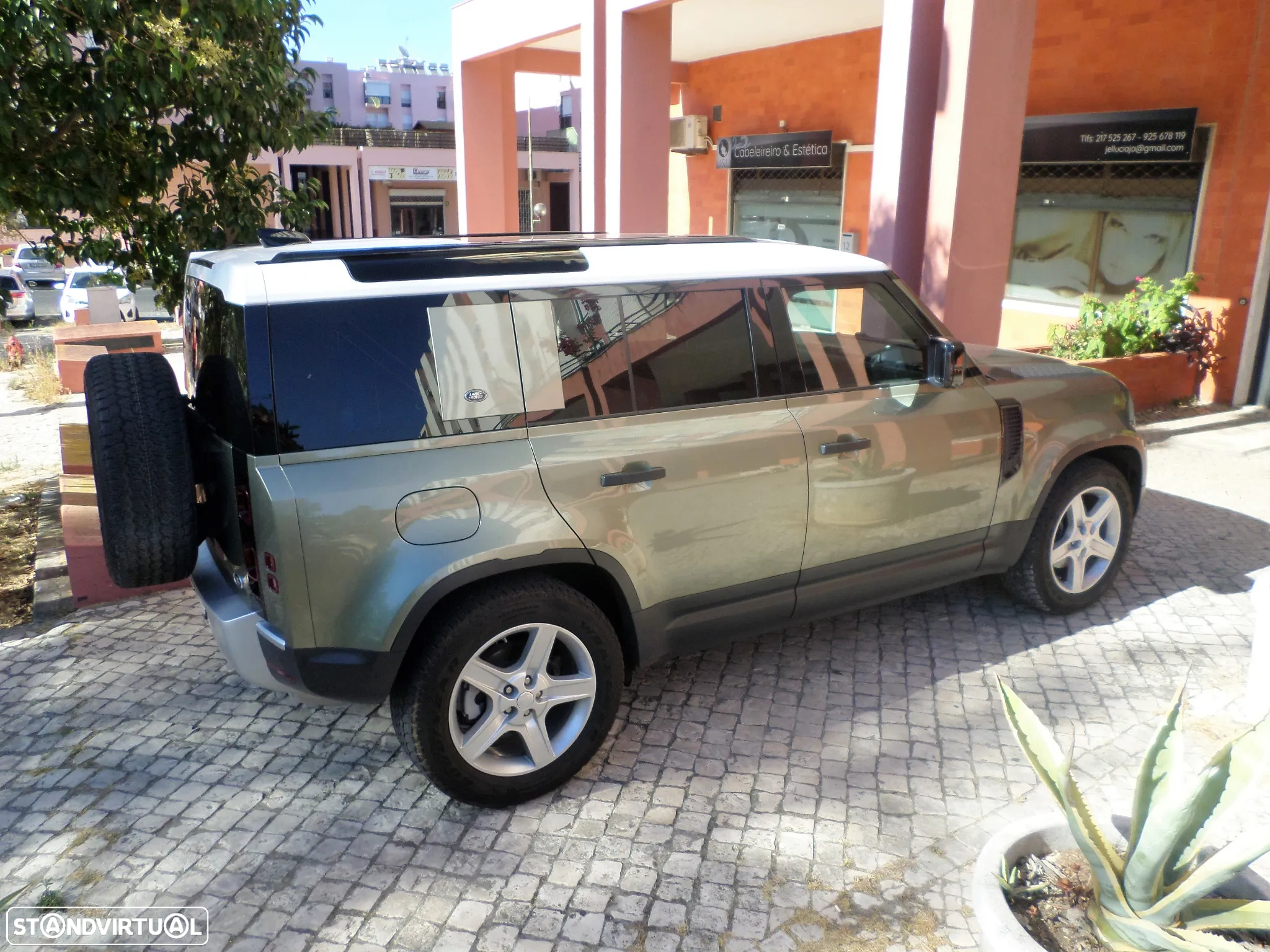 Land Rover Defender 2.0 D 110 AWD First Edition - 14