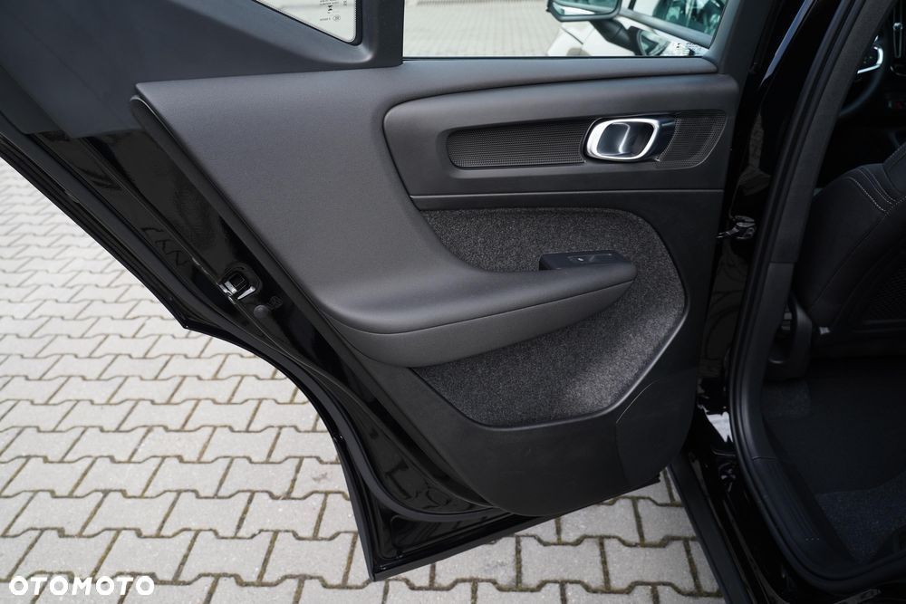 Volvo XC 40 B3 Plus Dark - 9