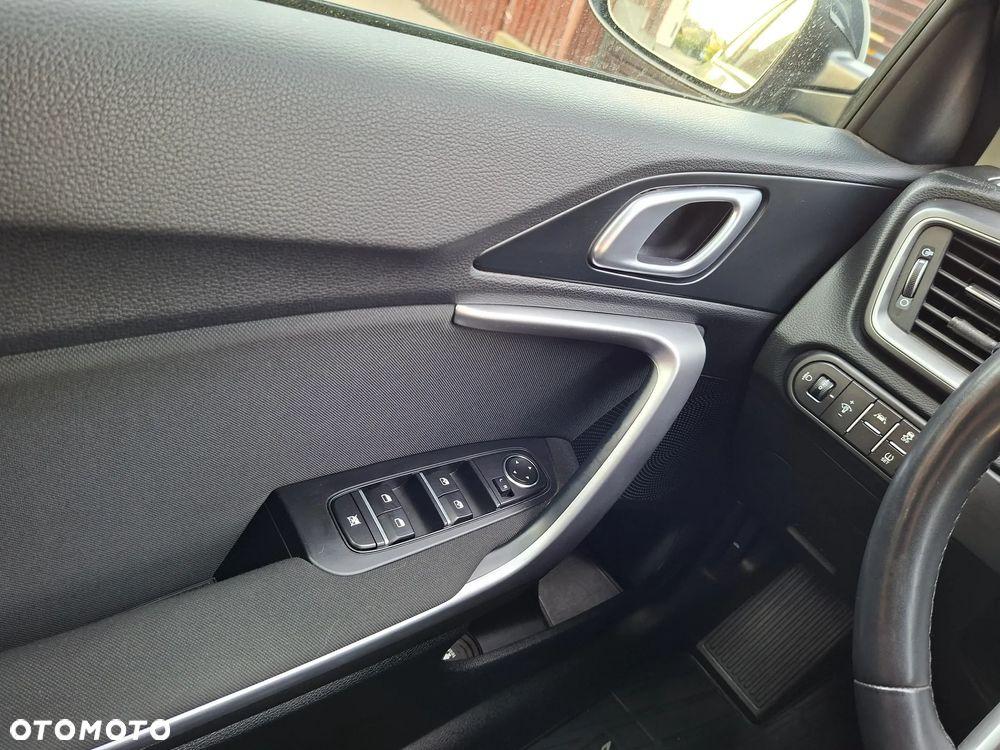 Kia XCeed - 13