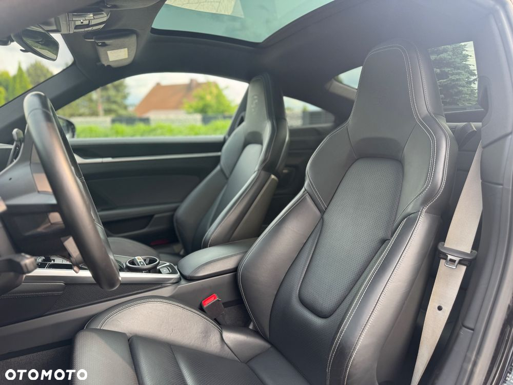 Porsche 911 Carrera 4S - 19