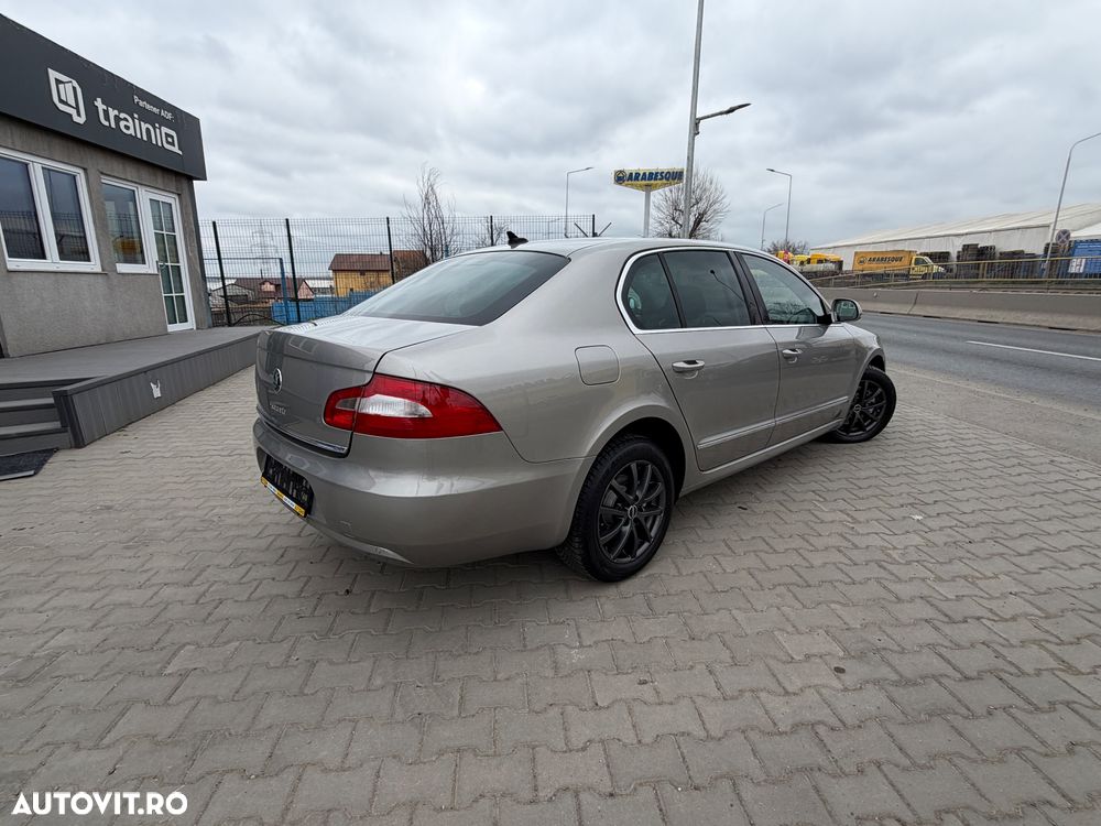 Skoda Superb 2.0 TDI Elegance DSG - 2