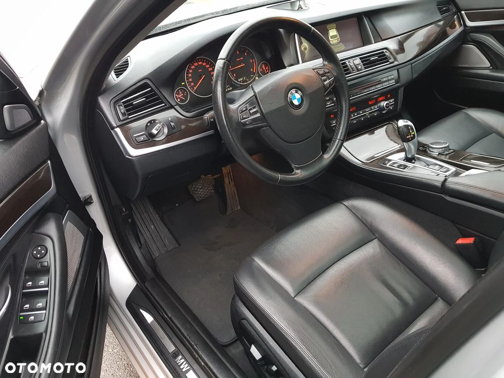 BMW Seria 5 525d Touring Sport-Aut - 17