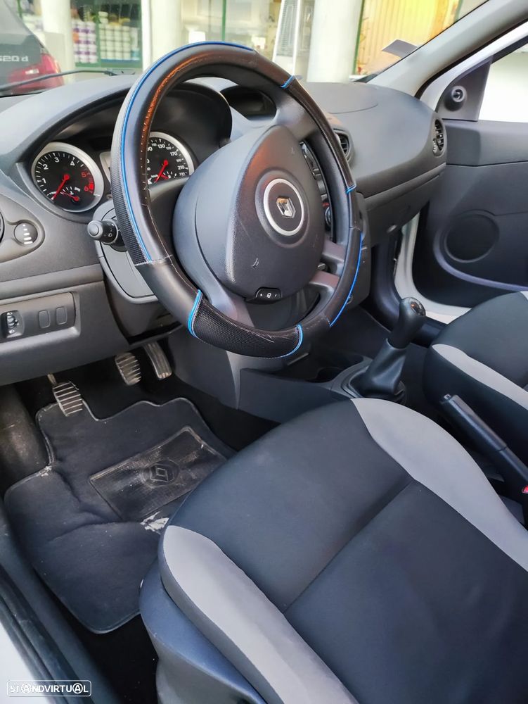 Renault Clio - 12