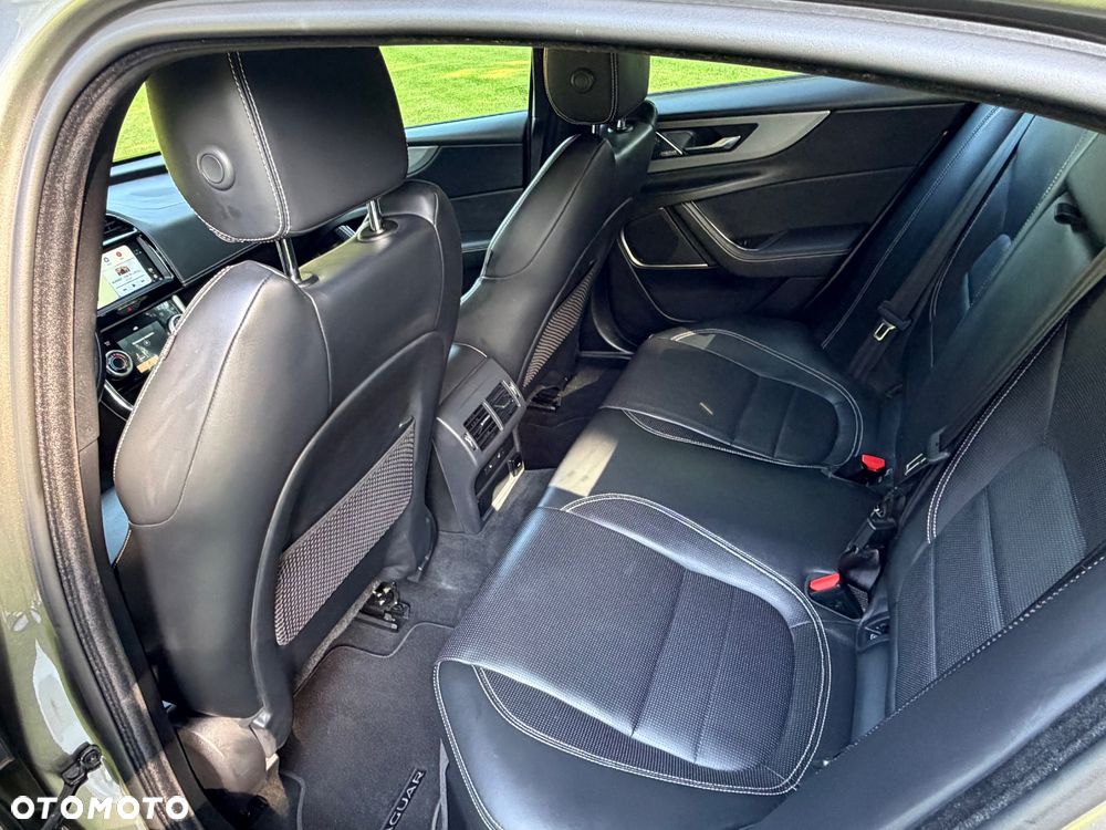Jaguar XE P250 R-Dynamic S - 17
