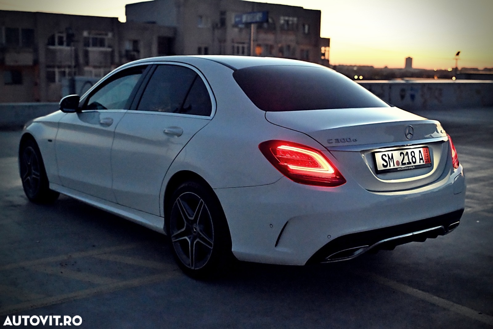 Mercedes-Benz C 300 e 4Matic 9G-TRONIC AMG Line - 4