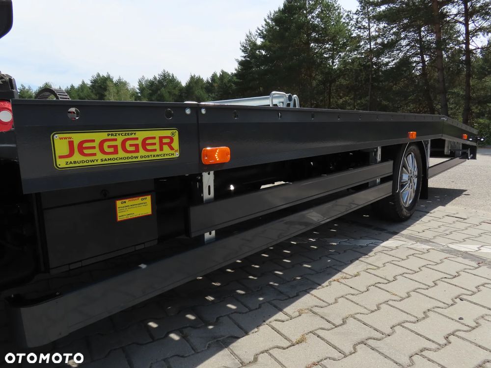 Iveco DAILY 35S18 3.0 HPI 180 KM POWER Hi-Matic AUTOMAT JEGGER Laweta POMOC DROGOWA Przewóz Pojazdów AUTOLAWETA 5100 mm Dł. Platformy DMC 3500 Kg Rozstaw Osi 4100 mm WZMACNIANE Zawieszenie Adaptacyjne Pneumatyczne Tylna Kabina Sypialniana LAMAX FULL LED Pełna Opcja Wyposażenia STAN JAK NOWY OKAZJA DOSTEPNA I GOTOWA - 17