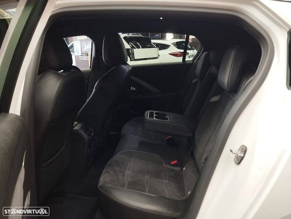 Opel Astra 1.2 T GS - 15