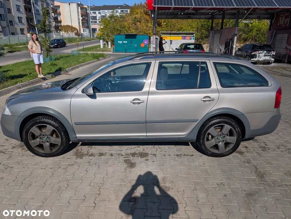 Skoda Octavia Scout 2.0 TDI DPF - 5