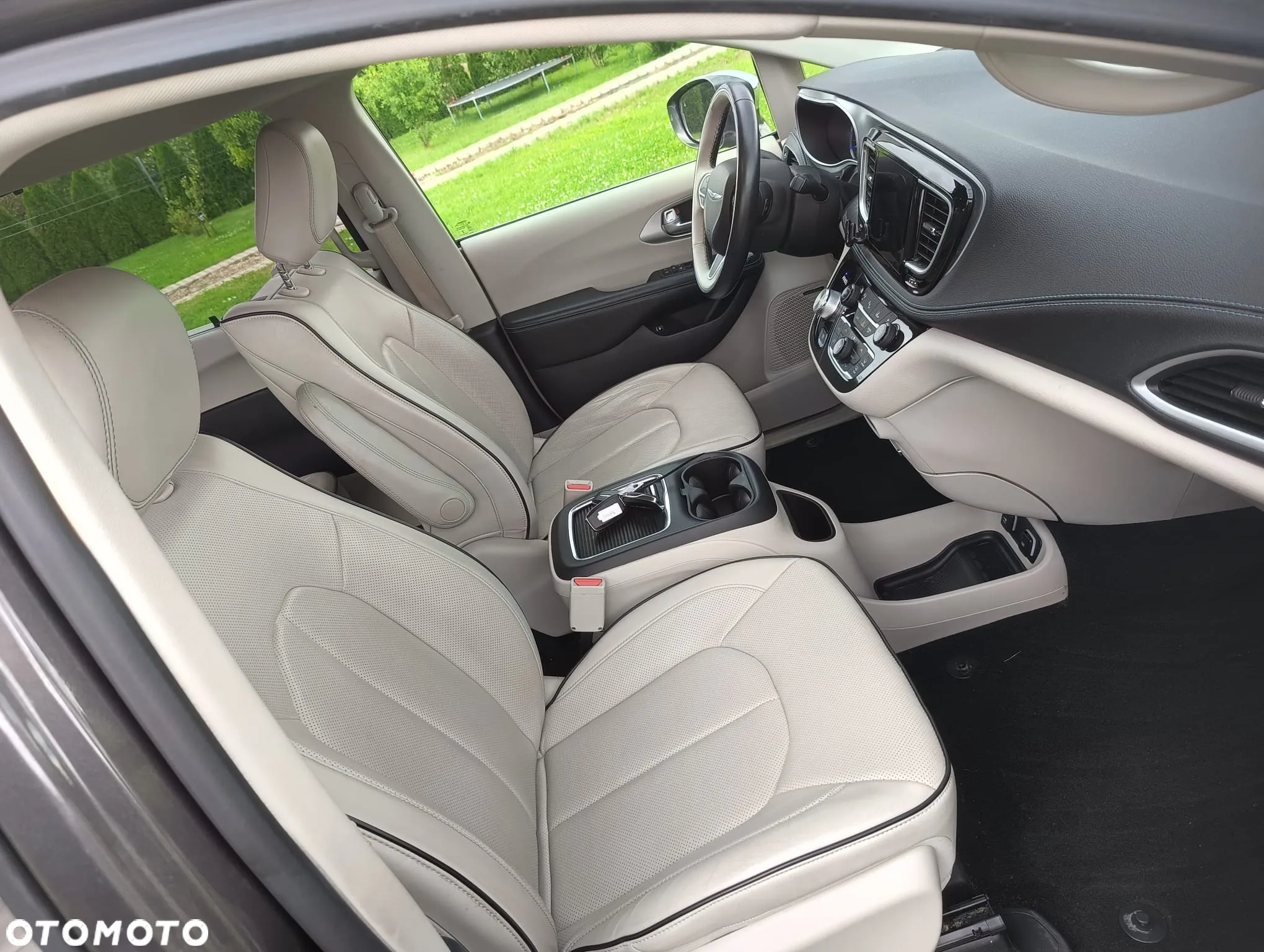 Chrysler Pacifica - 10