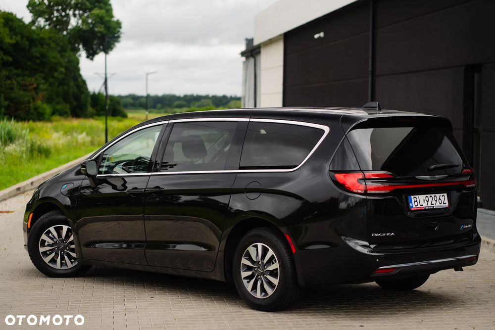 Chrysler Pacifica - 3