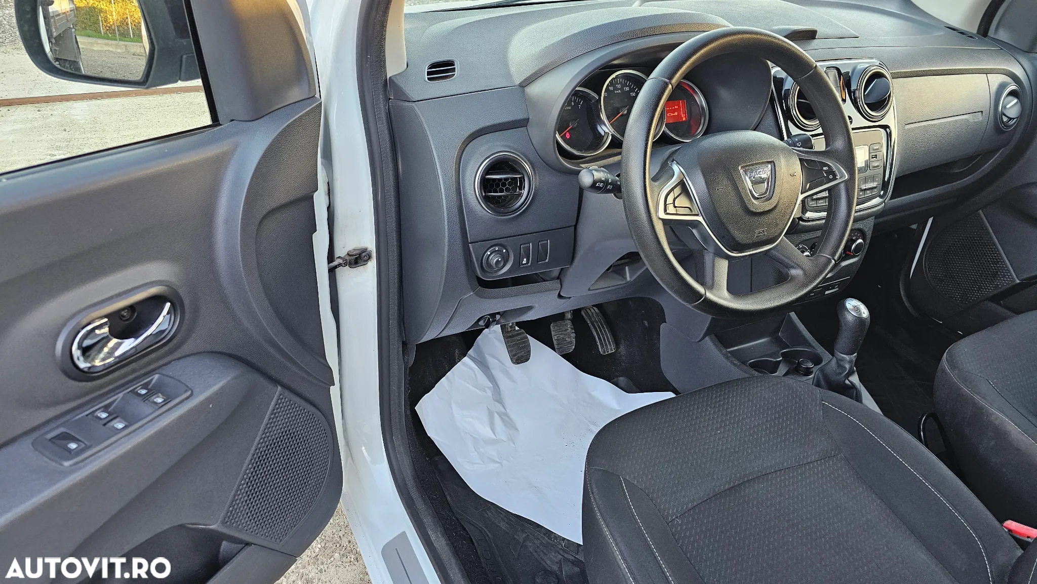 Dacia Lodgy 1.6 SCe Laureate - 13