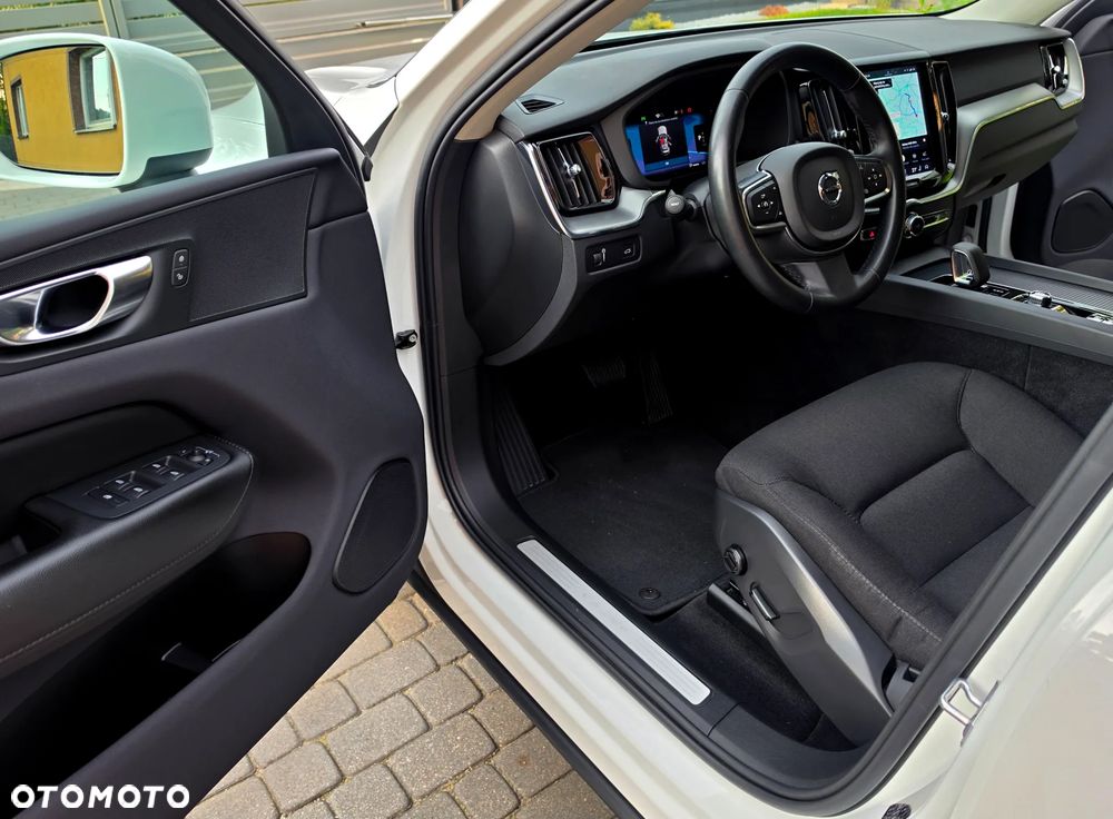 Volvo XC 60 B4 B Momentum Pro - 24