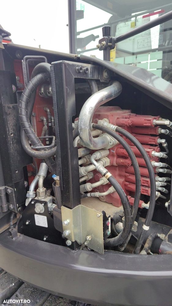 Hitachi ZX85, 2023, 2.314h, MASA OPERATIONALA 9,3tone, senile cauciuc pad, CUPLA RAPIDA HIDRAULICA si 3 cupe NOI, latime 2,2m, ad sapare 5m, inst picon pe brate, Aer cond, camera spate, posibil leasing 4 ani, CA NOU-PROMOTIE 63900 EUR+tva - 31