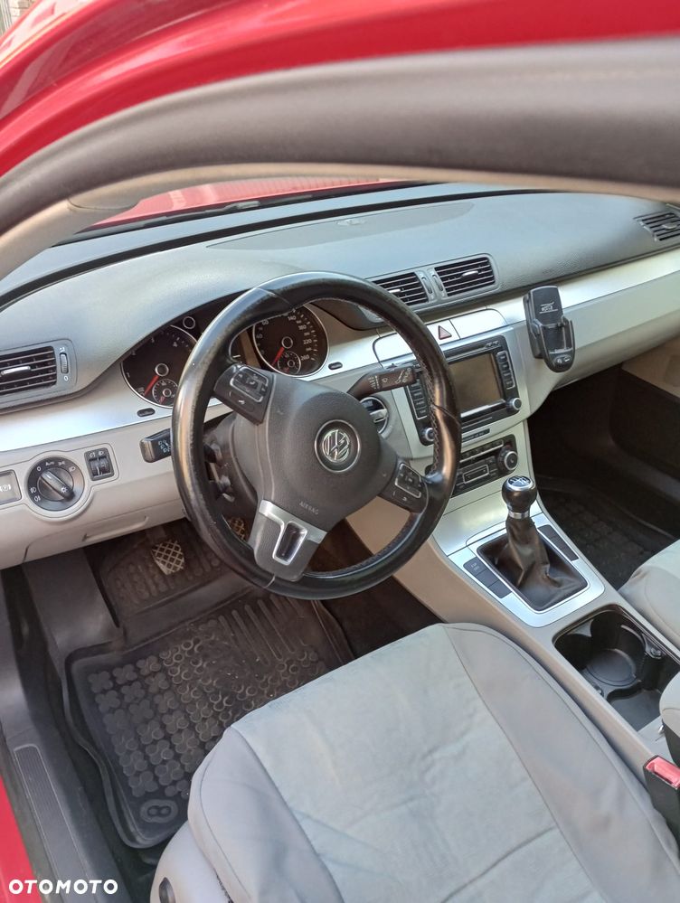 Volkswagen Passat 2.0 TDI Comfortline - 8