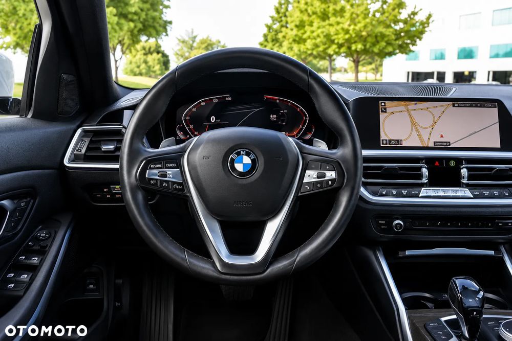 BMW Seria 3 330i xDrive - 14