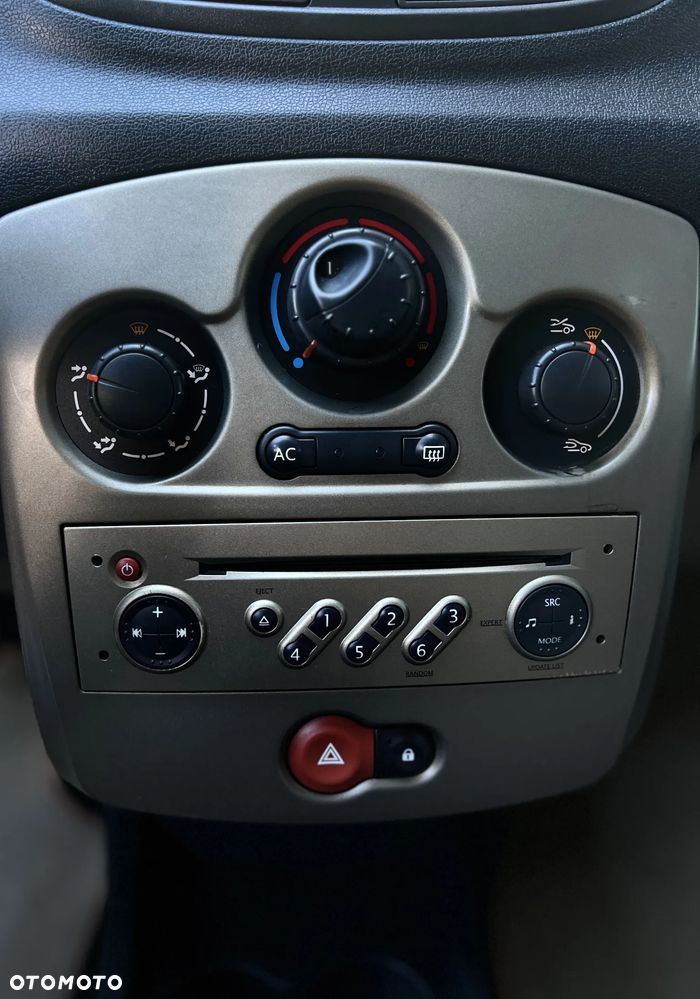 Renault Clio - 26