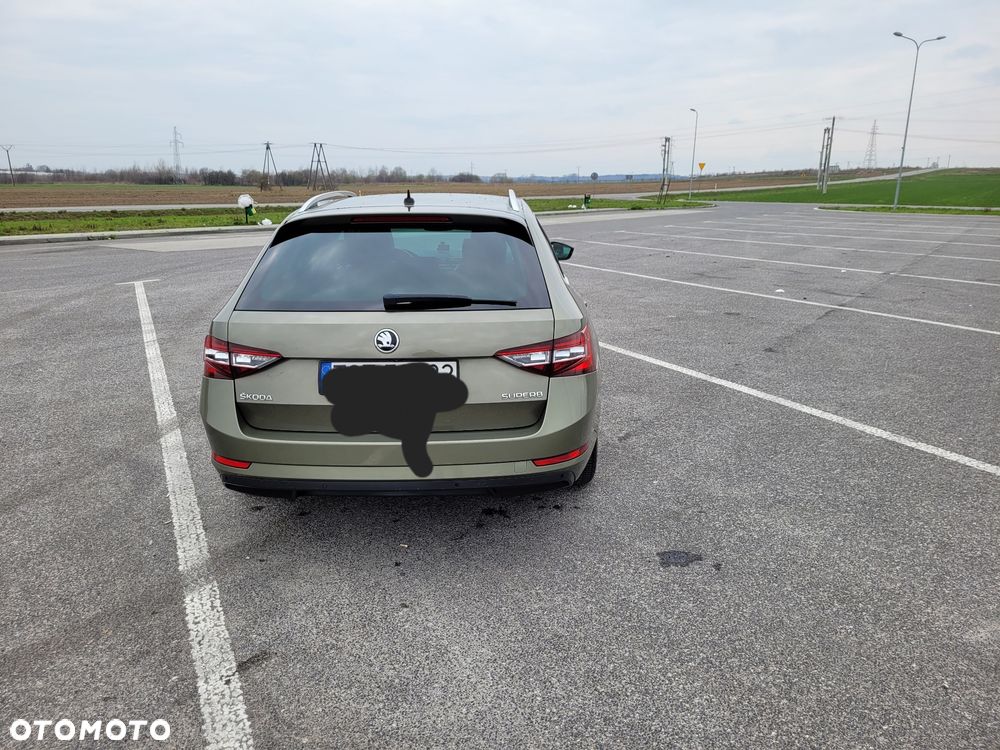 Skoda Superb 2.0 TDI DSG Style - 4