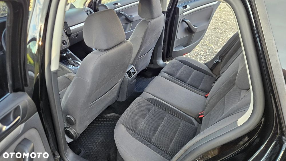 Volkswagen Golf 1.9 TDI DPF Trendline DSG - 11