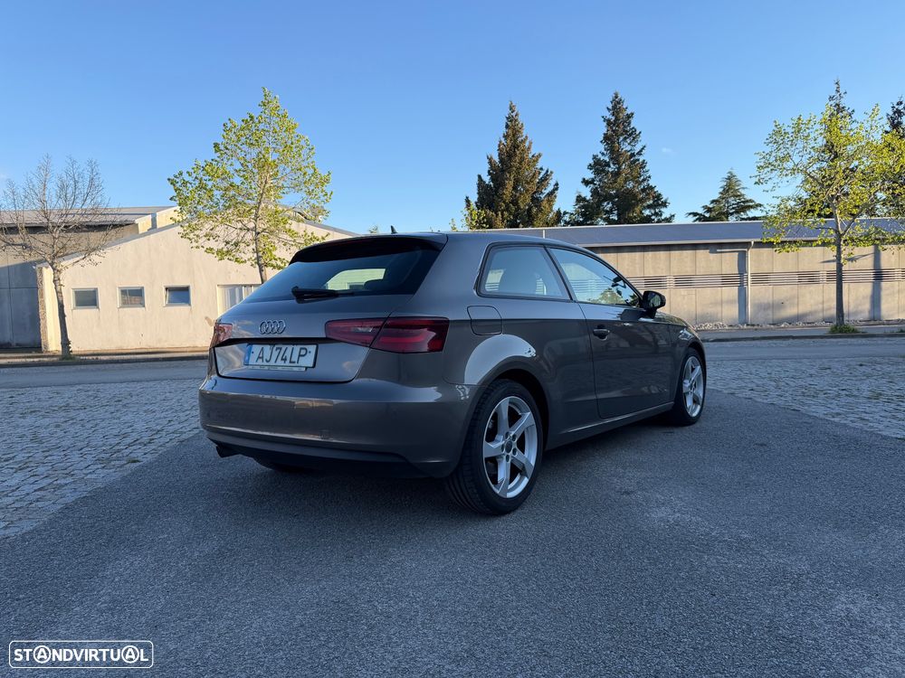 Audi A3 1.6 TDI DPF Ambiente - 2