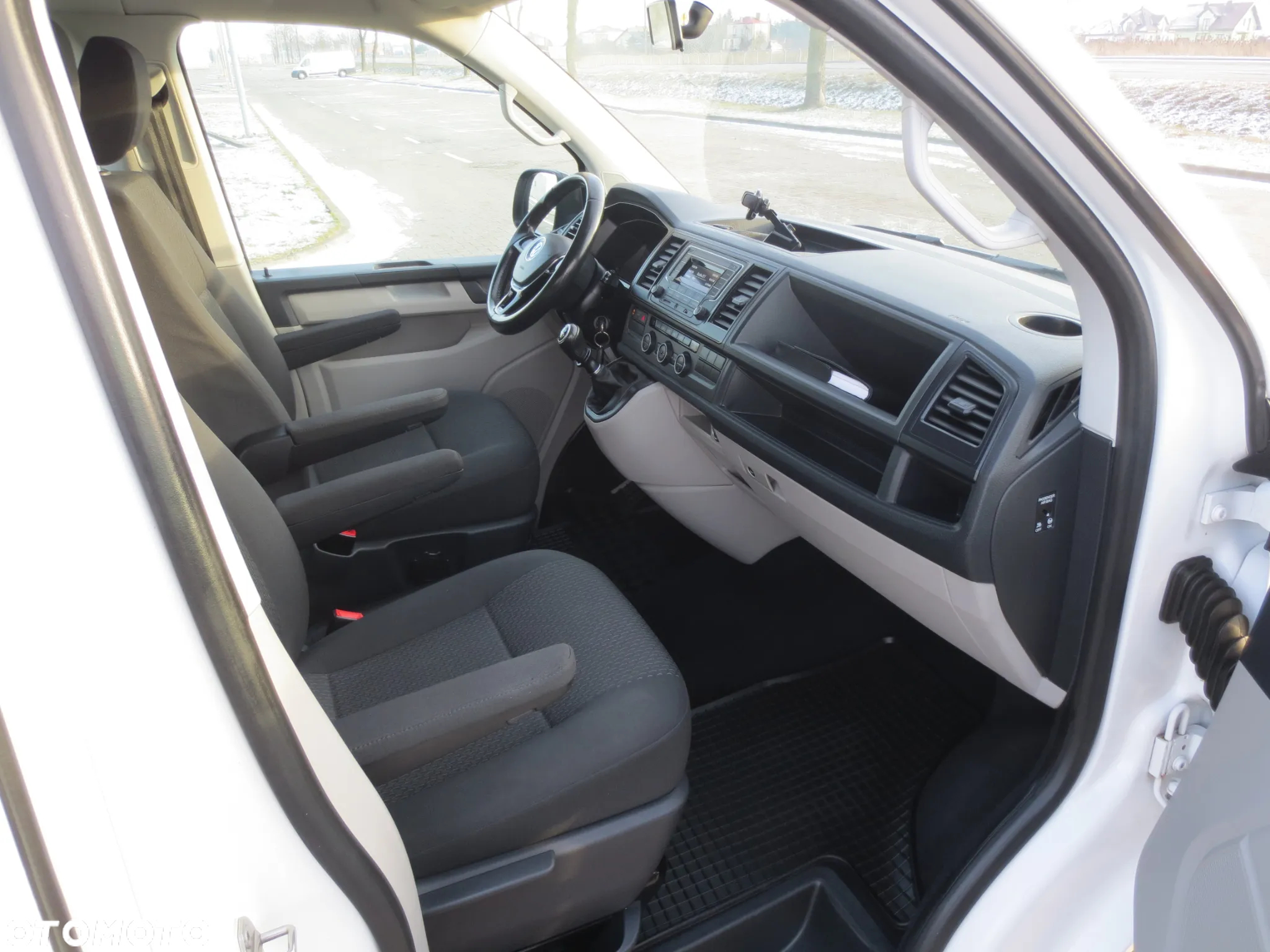 Volkswagen Caravelle 2.0 TDI L2 Trendline - 12