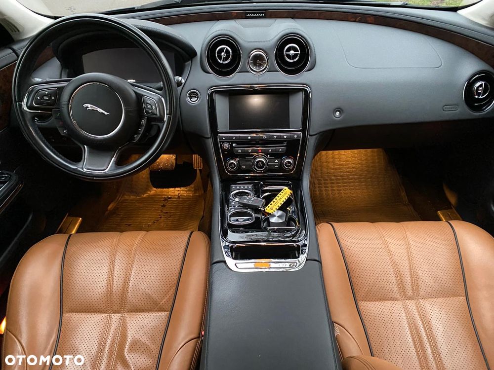 Jaguar XJ 3.0 T Premium Luxury - 9