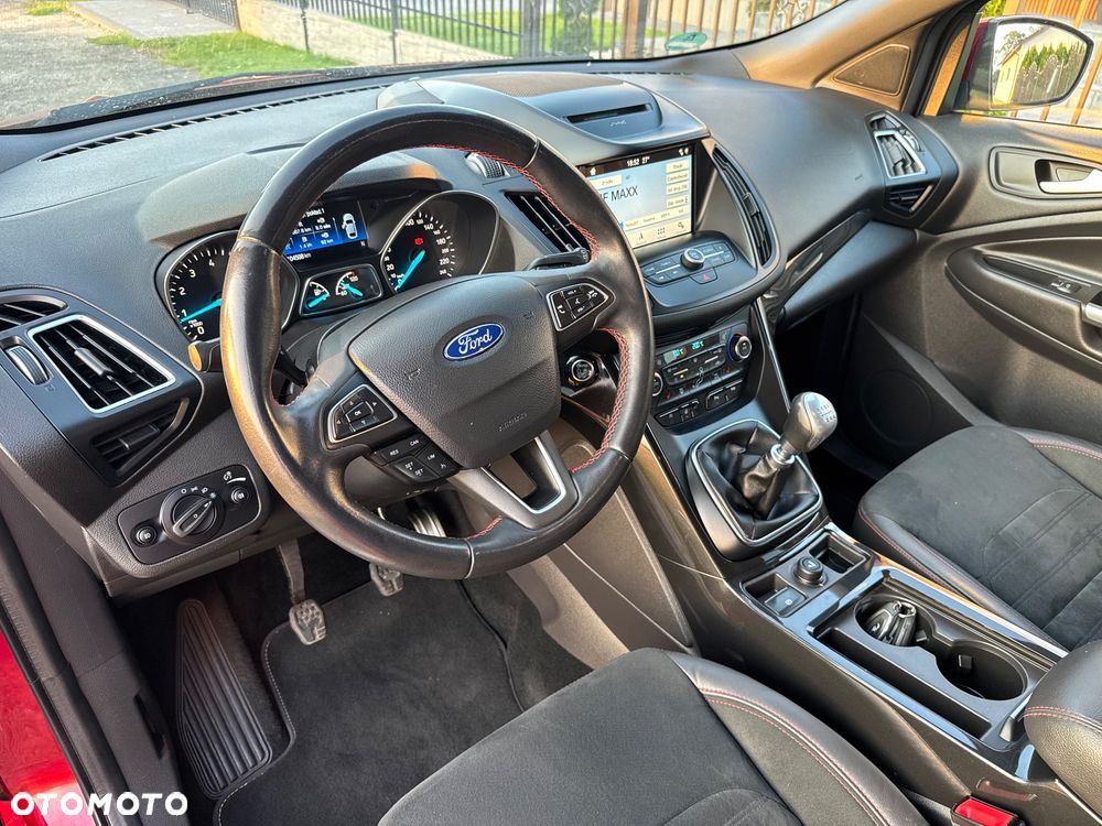 Ford Kuga 1.5 EcoBoost 2x4 ST-Line - 34