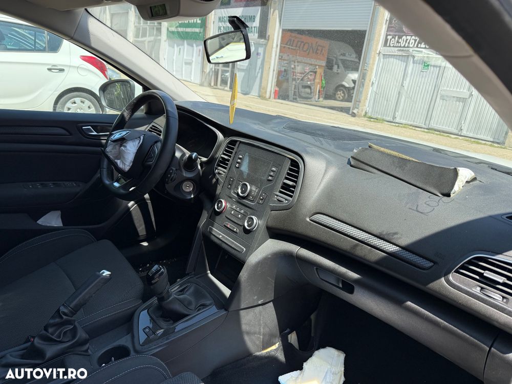 Renault Megane TCE 114 GPF Life - 4