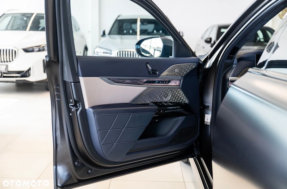 BMW Seria 7 740d xDrive sport - 17