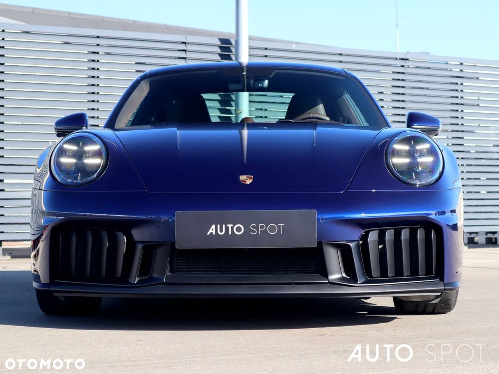 Porsche 911 Carrera T-Hybrid 4 GTS - 12