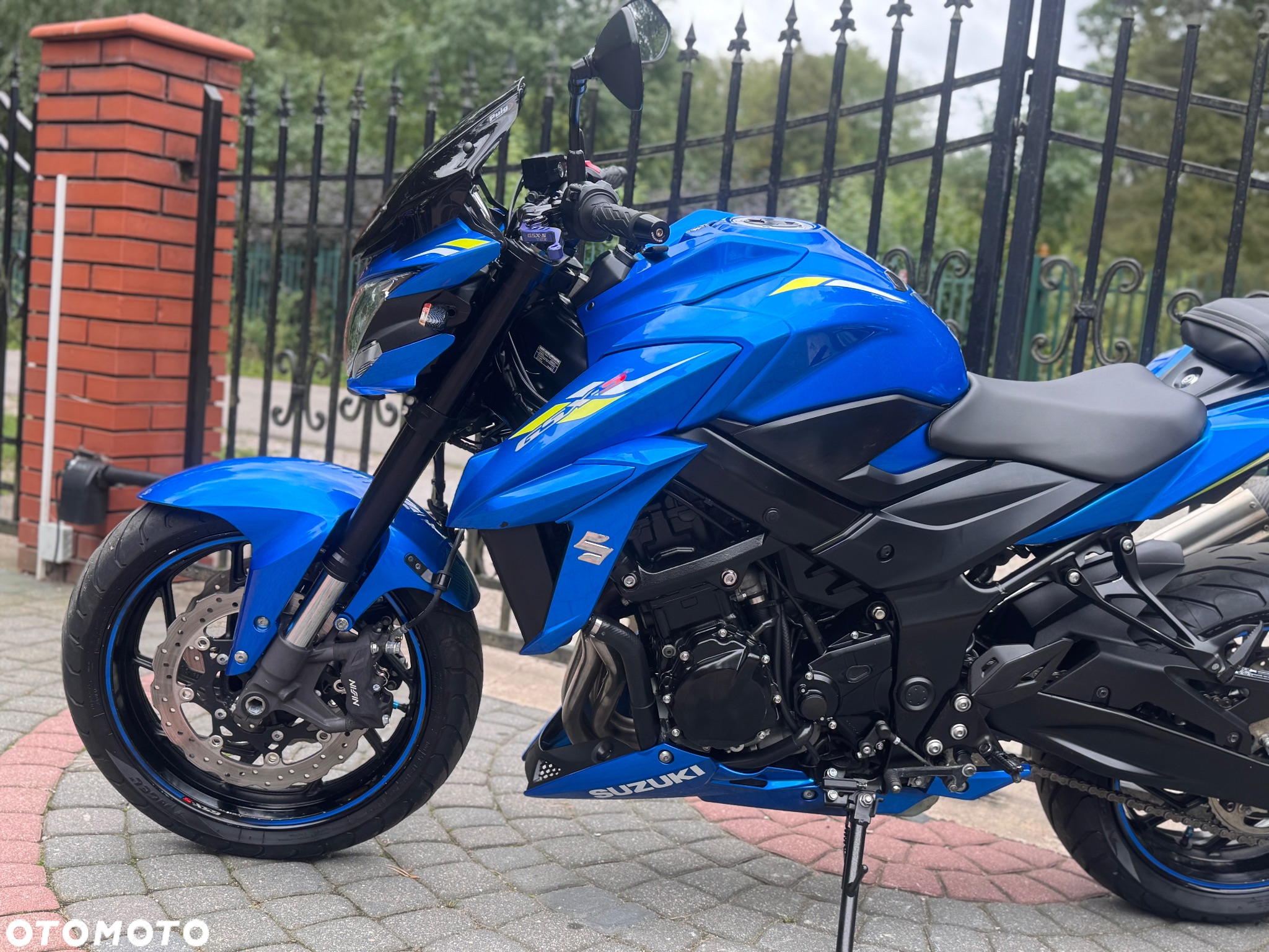 Suzuki GSX - 19
