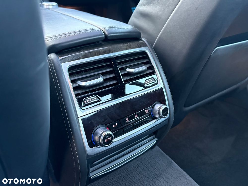 BMW Seria 7 740e iPerformance - 16