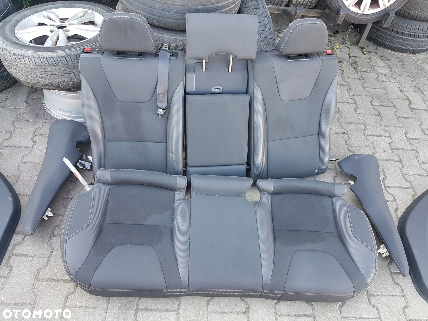 VOLVO V60 I 11-18r FOTELE PÓŁSKÓRY KANAPA R-DESING - 2