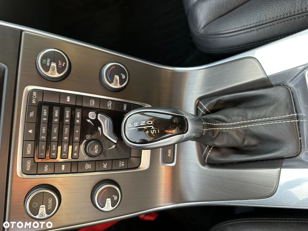 Volvo V60 D6 AWD Plug-in Hybrid Summum - 17