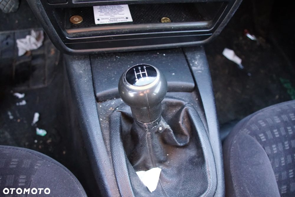 Auto na części - Volkswagen Passat B5 Lift 1.9 TDI 130 KM AWX GGB LA6W 2003R Silnik Skrzynia Drzwi Maska Klapa Błotnik Zderzak Lusterko Lampa Klamka Deska Kokpit Sterownik Moduł Czujnik Licznik Kierownica Panel - 13