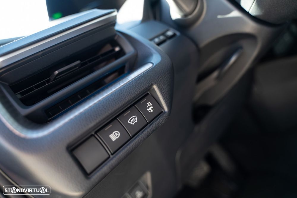 Toyota Prius 2.0 Plug-in Luxury - 11