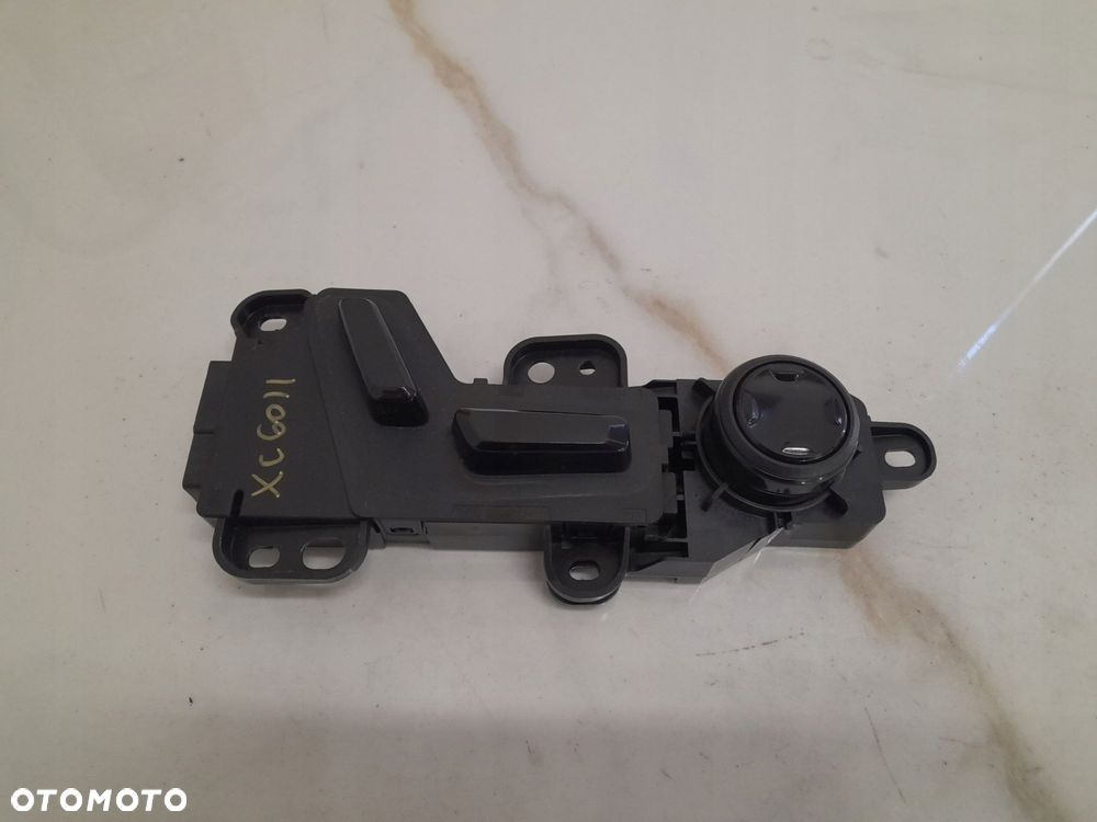 panel prawy fotela 30644668 volvo xc60 ii 2020r - 1