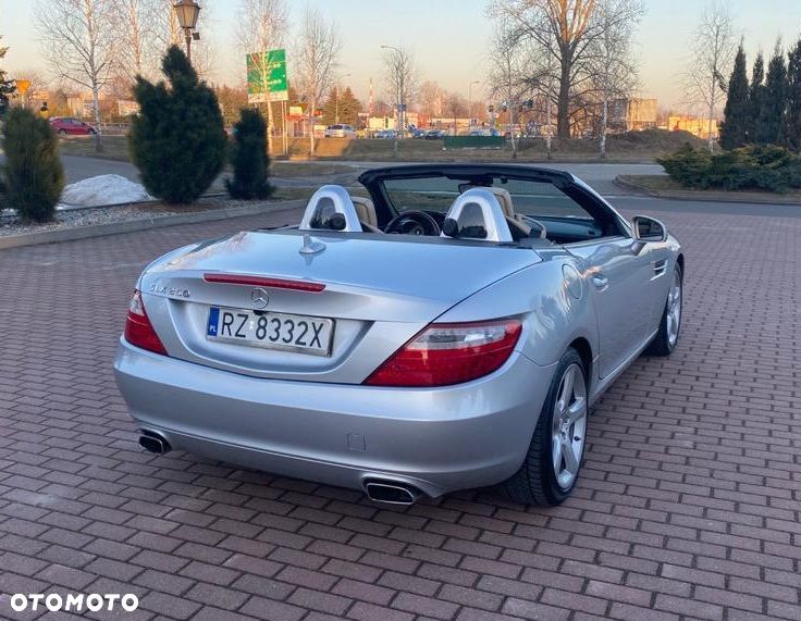 Mercedes-Benz SLK 250 CGI - 5