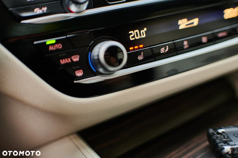 BMW Seria 5 525d Luxury Line - 26