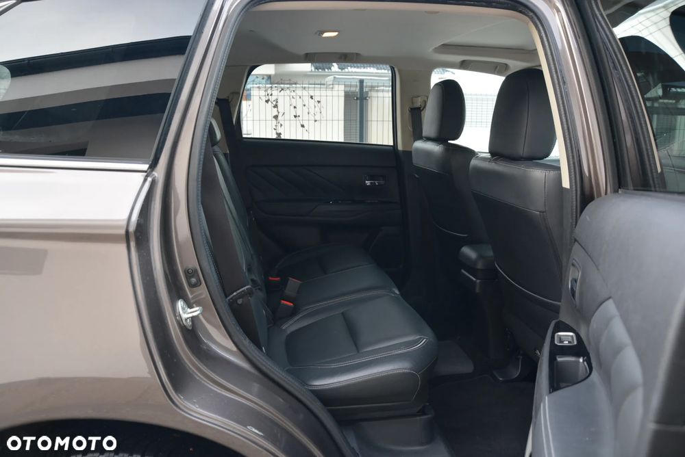 Mitsubishi Outlander 2.0 4WD Top - 33