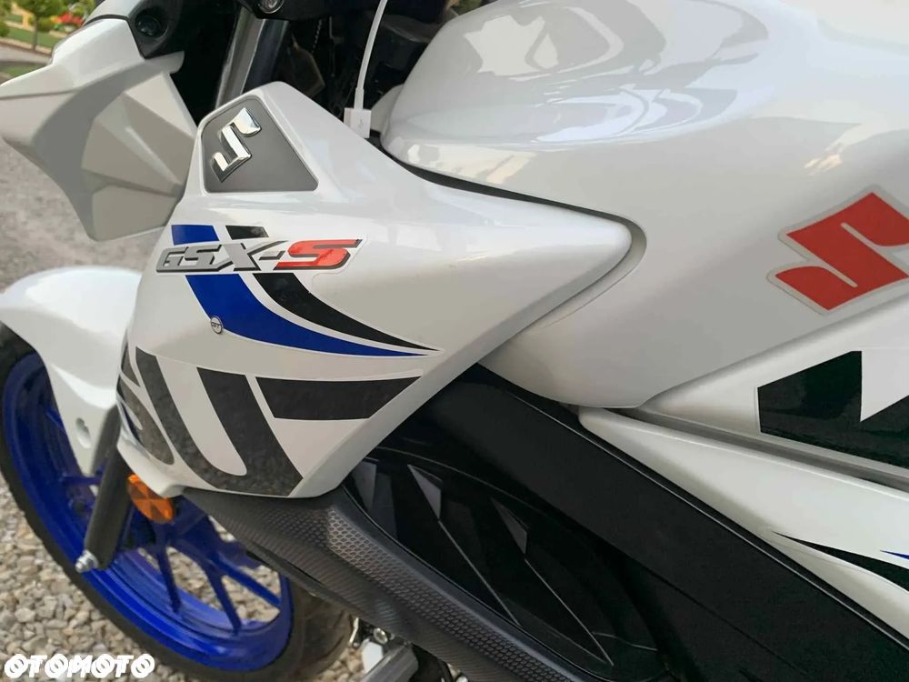 Suzuki GSX - 22
