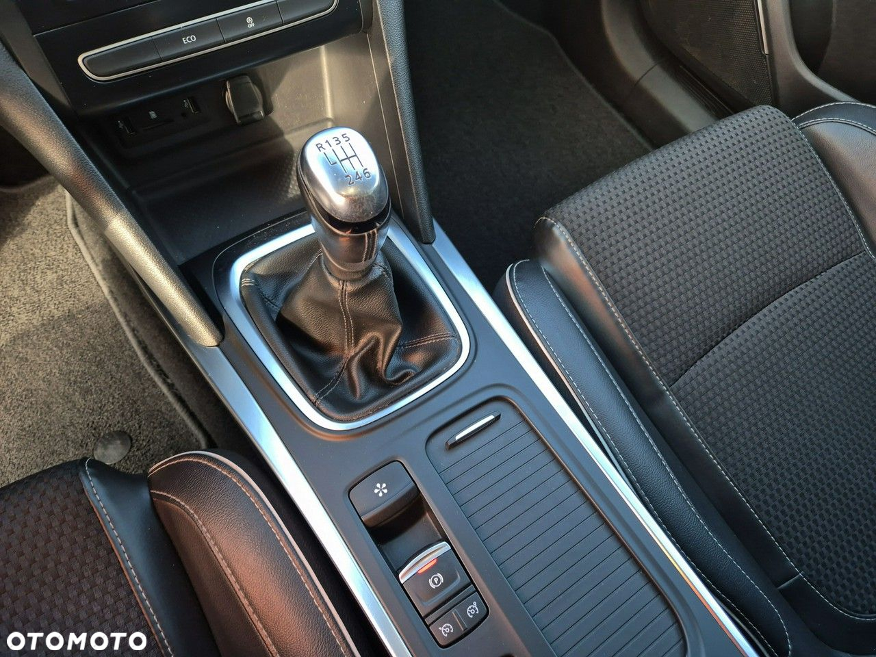 Renault Megane Grandtour ENERGY TCe 130 BOSE EDITION - 20