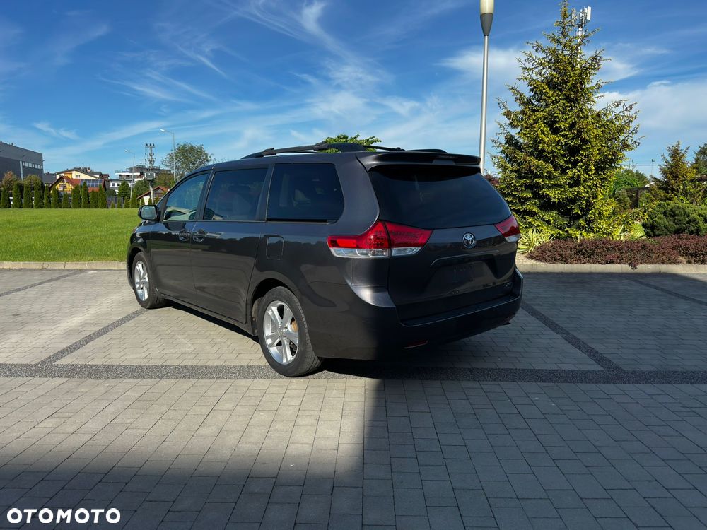 Toyota Sienna 3.5 XLE AWD - 4