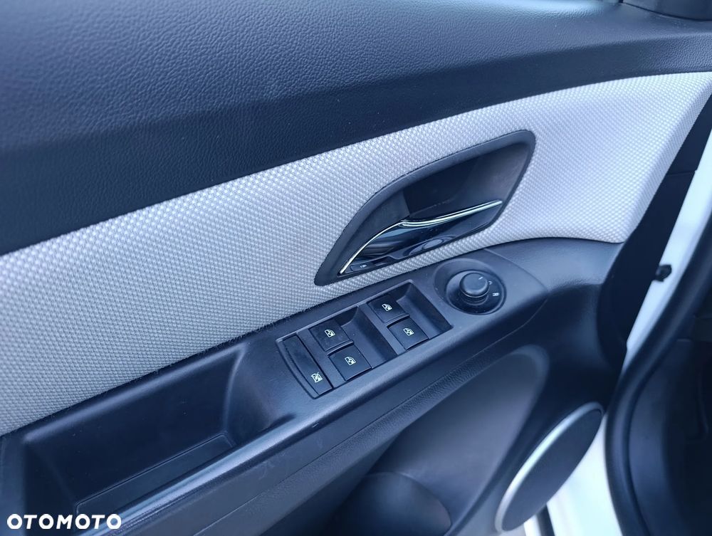 Chevrolet Cruze 1.8 LTZ - 11