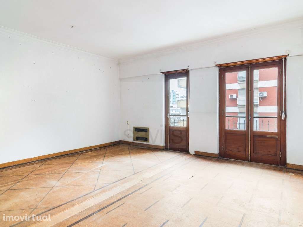 Apartamento T4 no coração da Lapa, em Lisboa - Grande imagem: 2/19