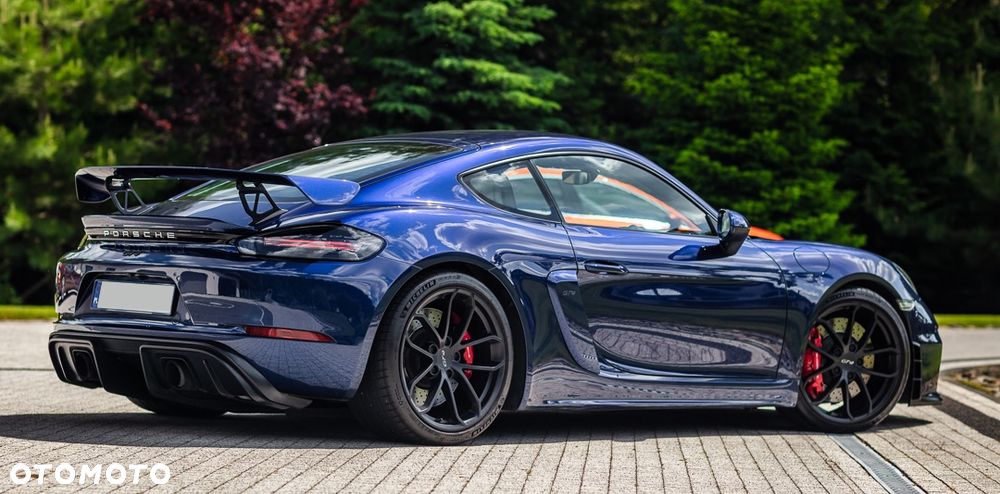 Porsche 718 Cayman GPF GT4 - 11