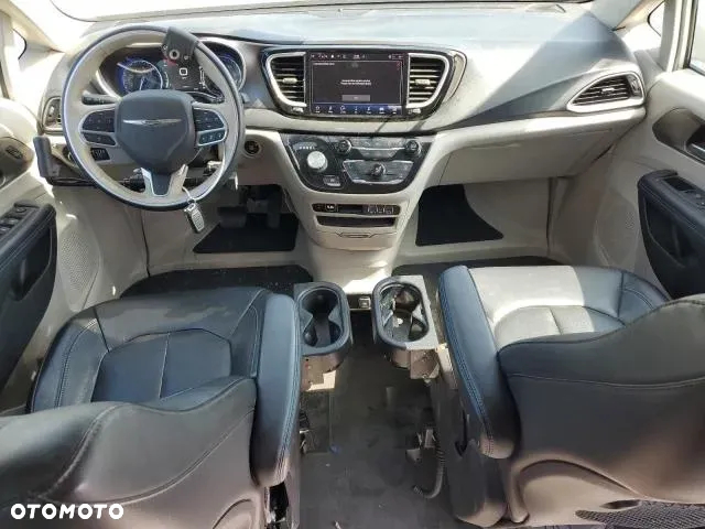 Chrysler Pacifica - 8