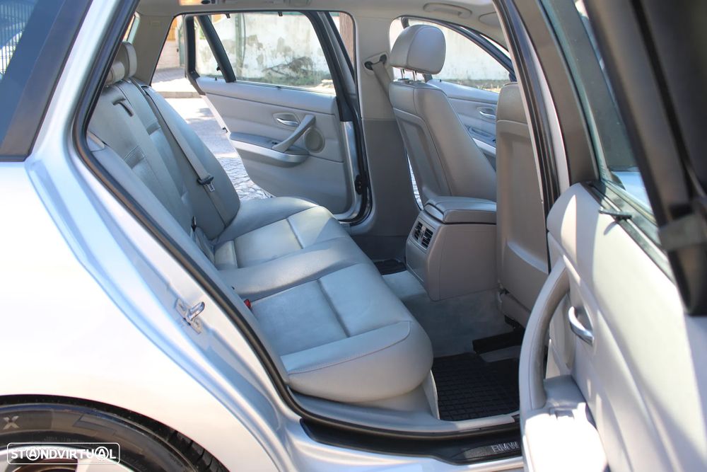 BMW 320 d EfficientDynamics Navigation - 31